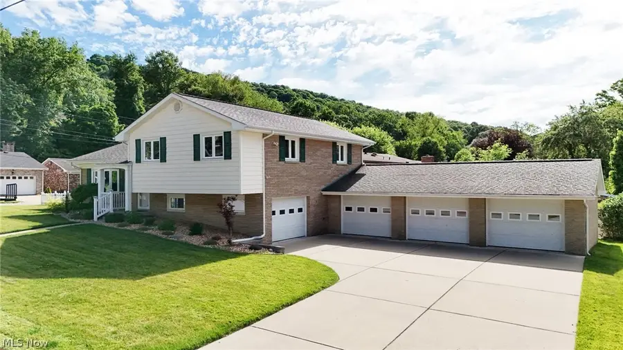224 Country Club Blvd, Weirton, WV 26062 - #2