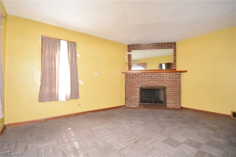 923 E Philadelphia Avenue, Youngstown, OH 44502 - #3