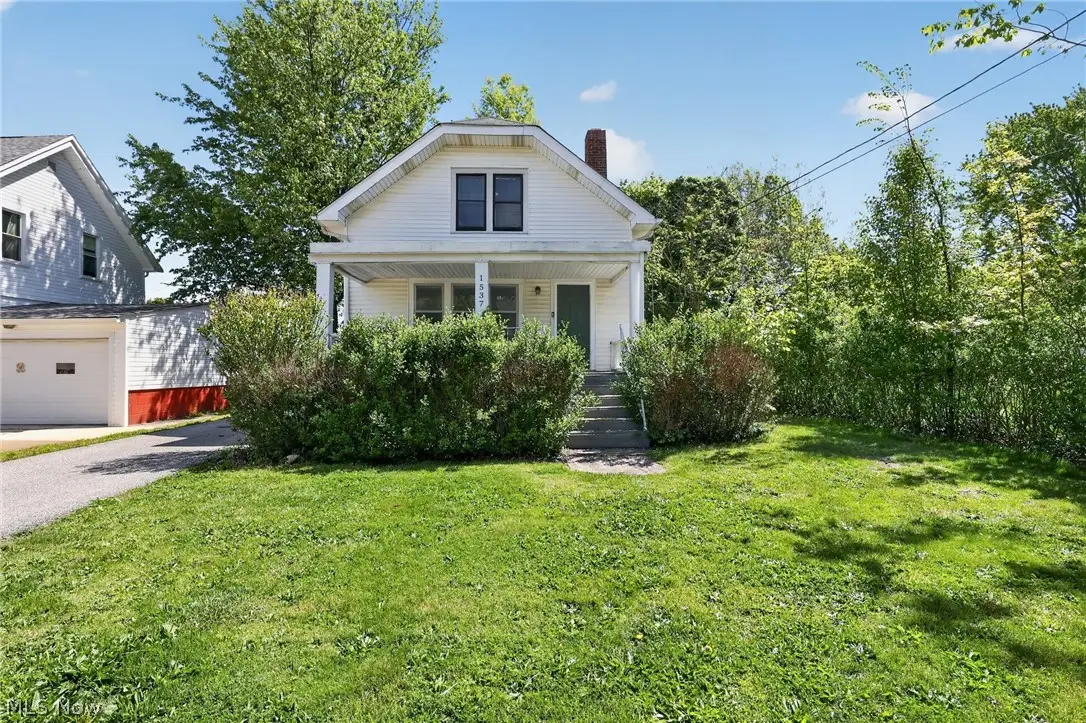 1537 E 214th Street, Euclid, OH 44117 - #1