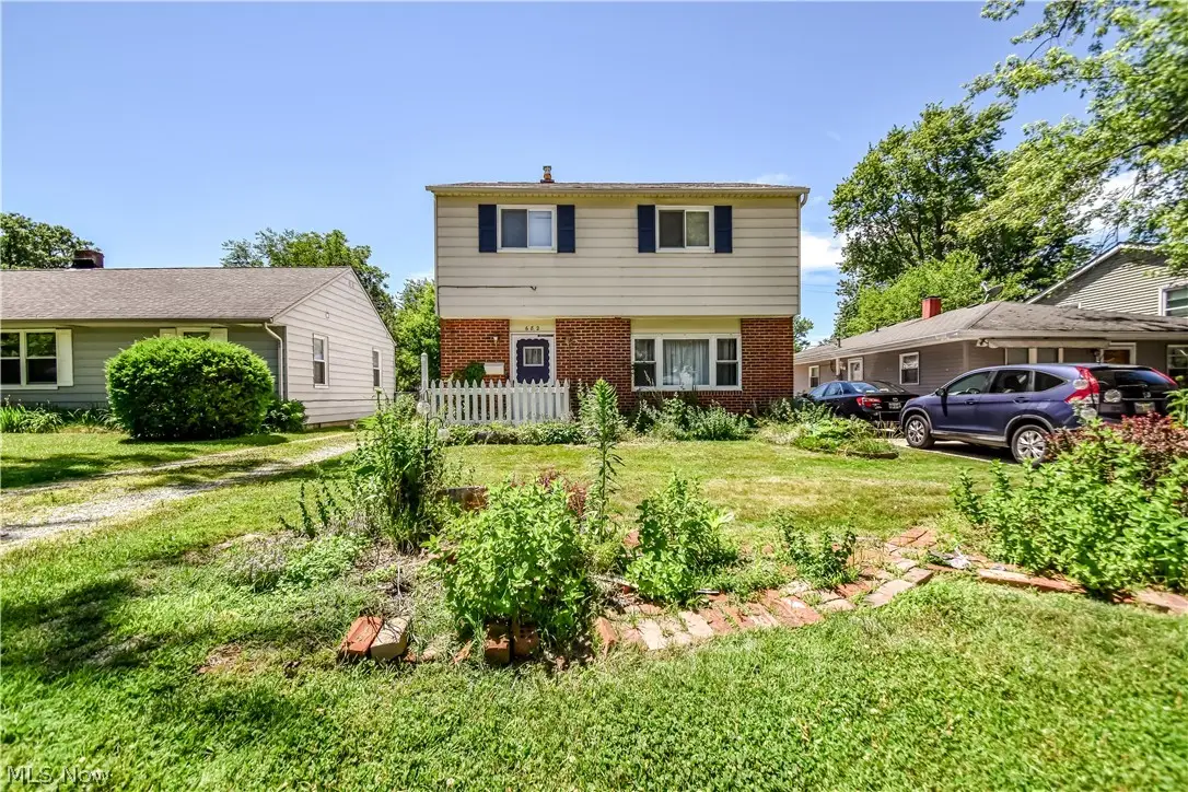 682 Iroquois Trail, Willoughby, OH 44094 - #1