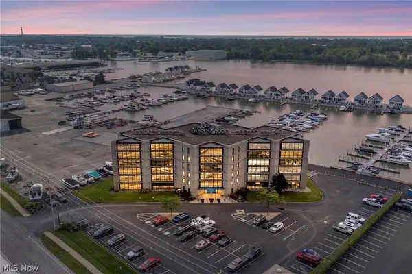 711 W Lakeshore Drive #203, Port Clinton, OH 43452