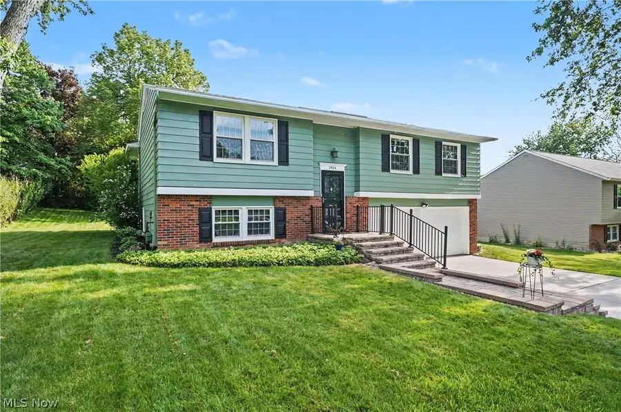 2904 Burr Oak Drive, Akron, OH 44333 - #2