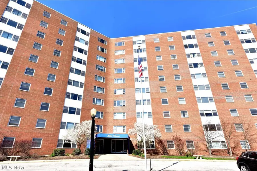 11850 Edgewater Drive #619, Lakewood, OH 44107 - #2