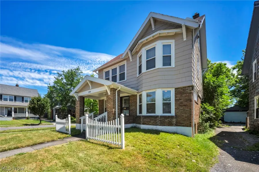3326 Yorkshire, Cleveland Heights, OH 44118 - #3