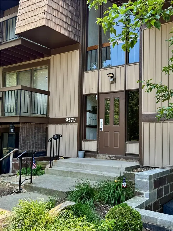 9570 Cove Drive, North Royalton, OH 44133
