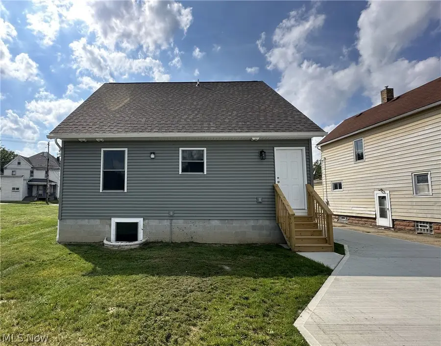 90 Center Street, Struthers, OH 44471 - #2