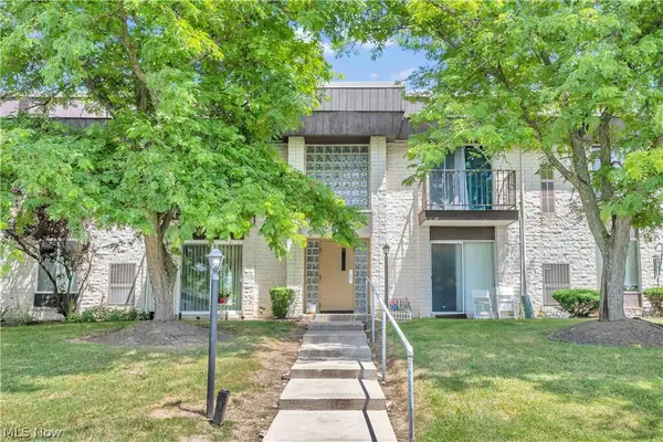 8455 N Akins Road #E-8, North Royalton, OH 44133