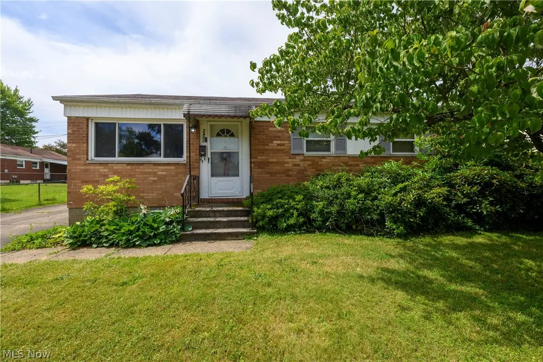 2400 40th Ne Street, Canton, OH 44705 - #1
