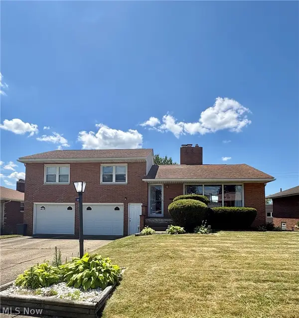 1407 W Valentine Nw Circle, Canton, OH 44708