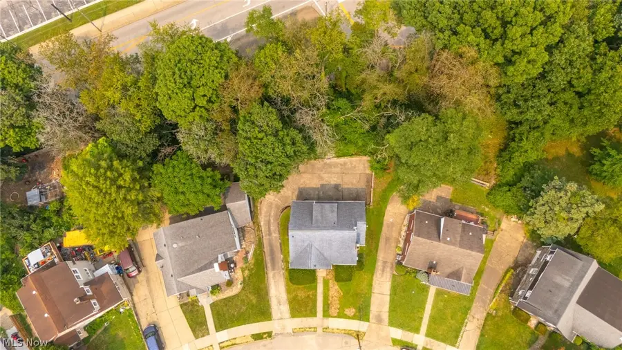 1496 Columbus Circle, Steubenville, OH 43952 - #3