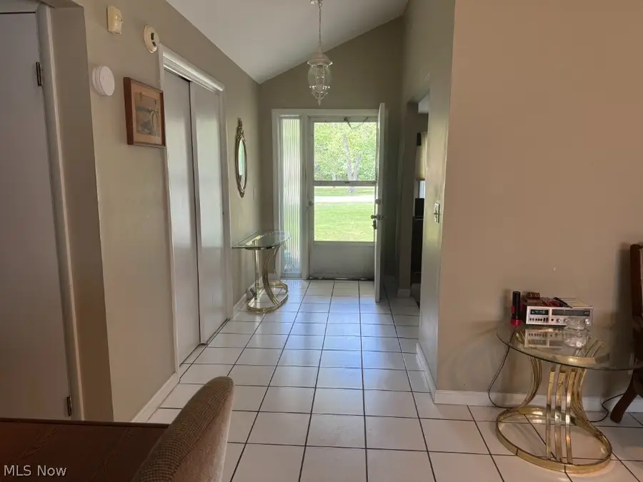25853 Euclid Chagrin Parkway, Richmond Heights, OH 44143 - #3