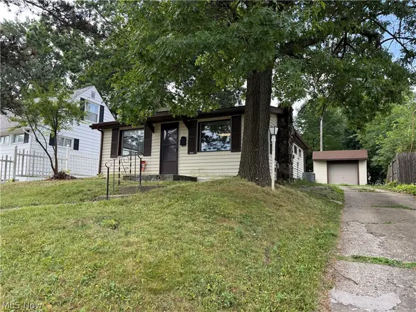 1818 Schiller Avenue, Cuyahoga Falls, OH 44223
