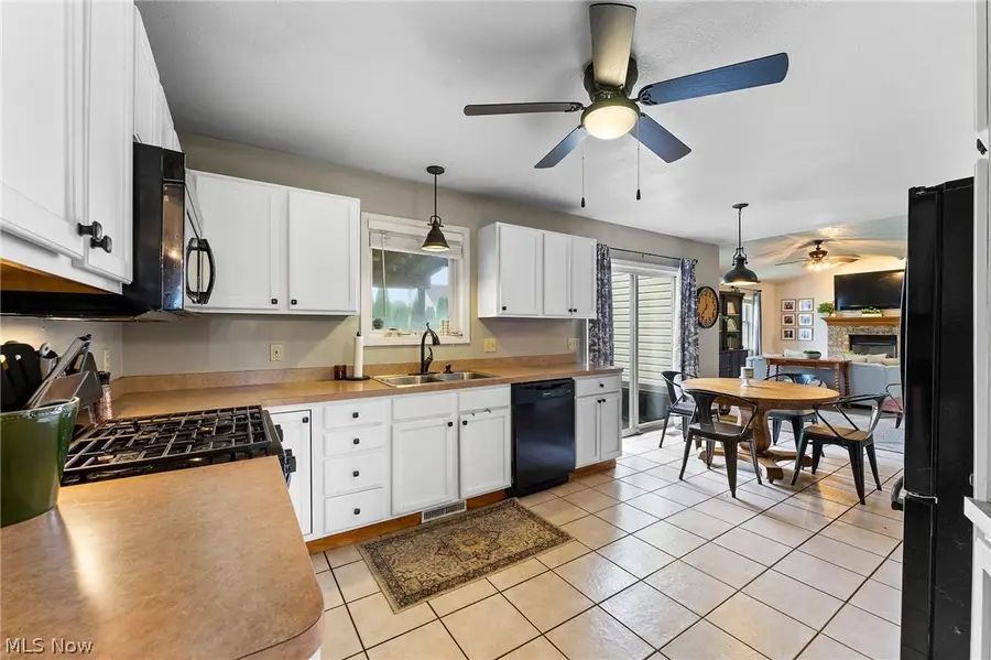 10460 Carrie Drive, New Middletown, OH 44442 - #2