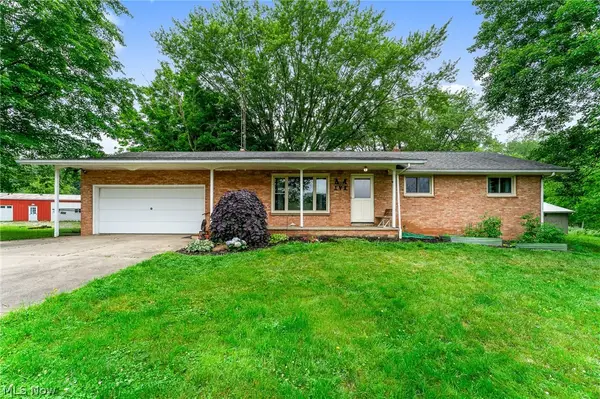 6235 Homeworth Road, Homeworth, OH 44634