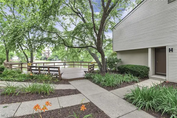 1420 Cedarwood Drive #H, Westlake, OH 44145