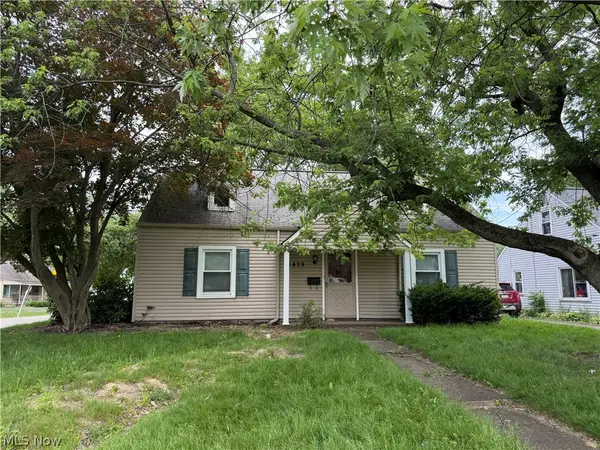 1479 Maplewood Ne Street, Warren, OH 44483