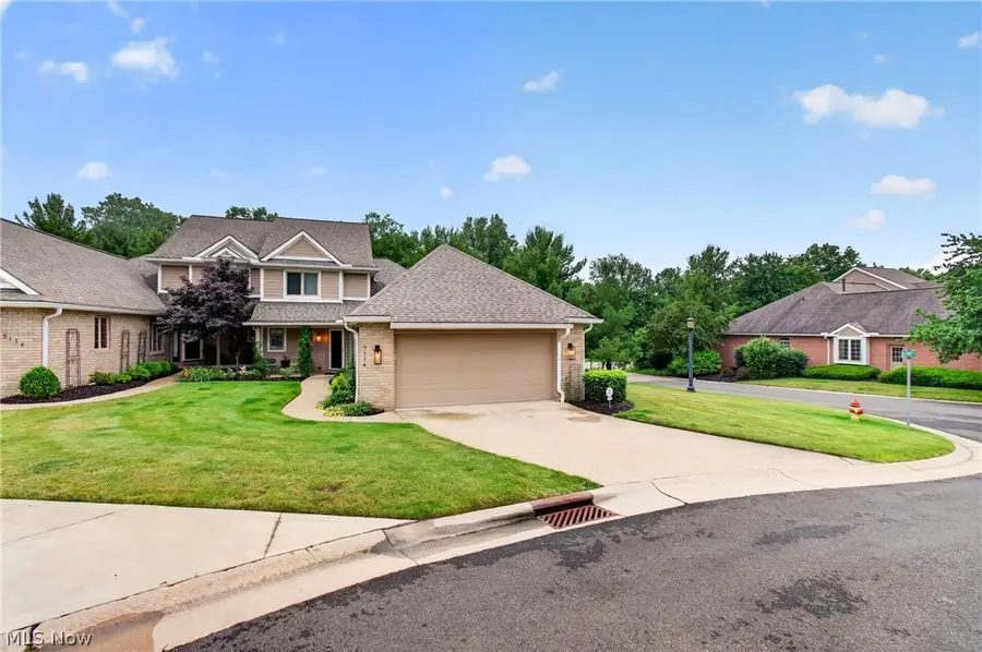5174 Sea Pines Nw Circle, Canton, OH 44718 - #2
