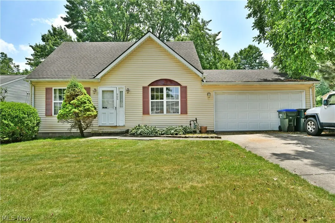 906 Elizabeth Court, Cuyahoga Falls, OH 44221 - #1