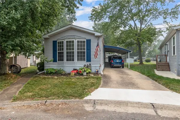 15 Elgin Oval, Olmsted Twp, OH 44138