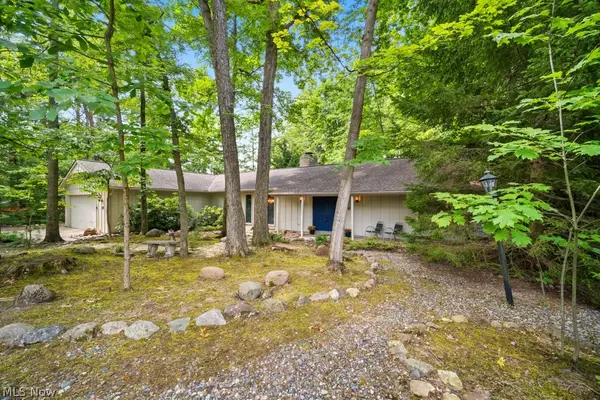 11604 Park Moss Avenue, Strongsville, OH 44136