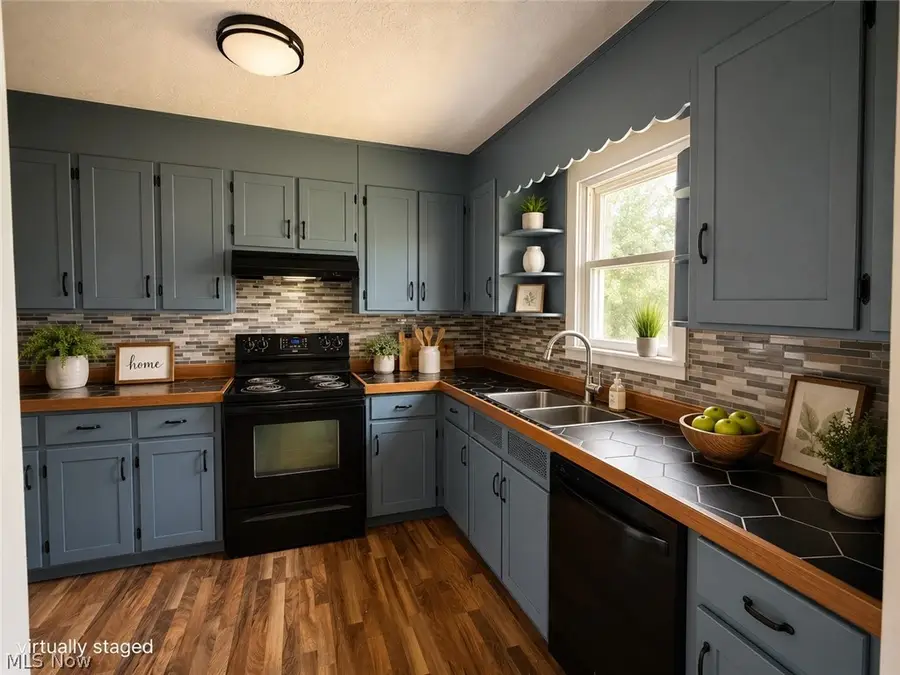 102 W Howe Road, Tallmadge, OH 44278 - #3