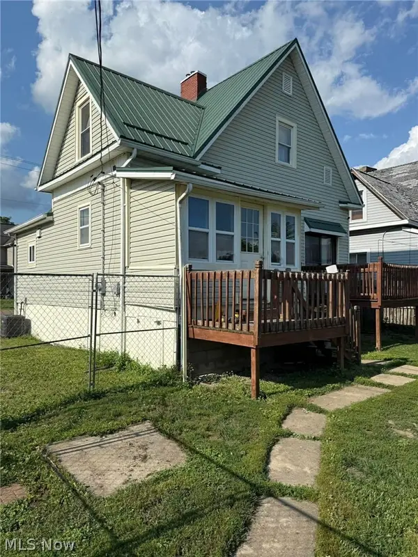 426 W 4th Street, Uhrichsville, OH 44683