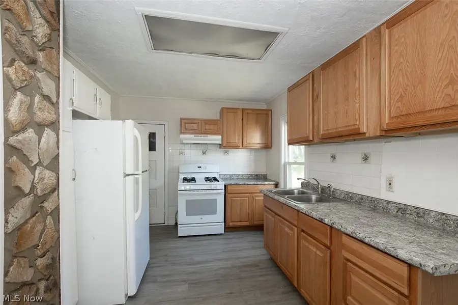 12827 Fruitside Road, Garfield Heights, OH 44125 - #3