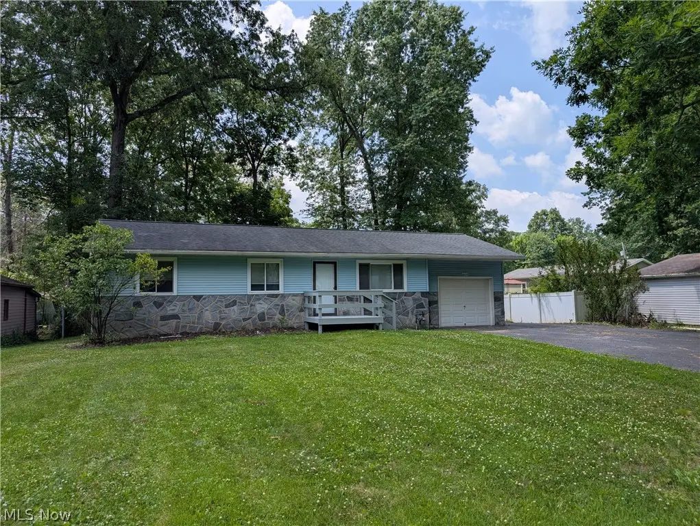 18015 Hillcrest Drive, Lake Milton, OH 44429 - #1
