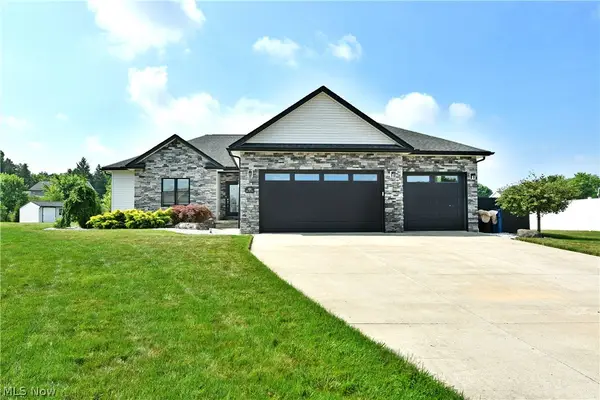 4885 Treeline Trail, New Middletown, OH 44442