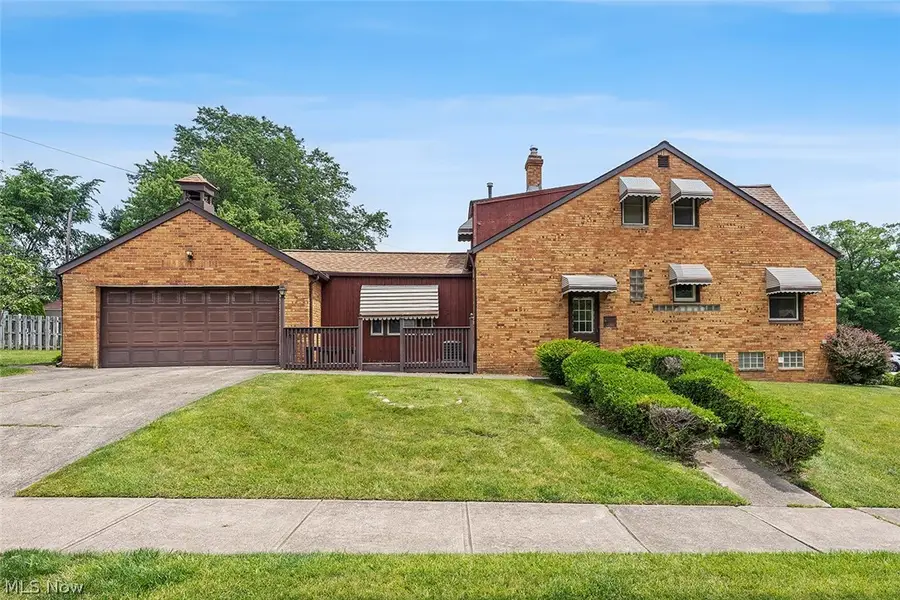 7506 Briarcliff Parkway, Middleburg Heights, OH 44130 - #2