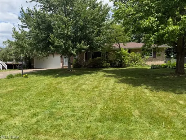1333 Clarence Nw Street, Uniontown, OH 44685