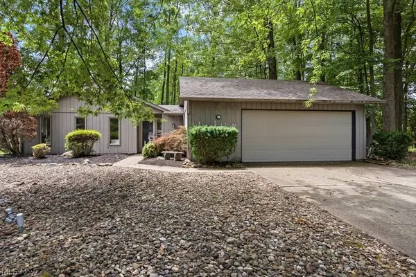 32633 Woodridge Court, North Ridgeville, OH 44039
