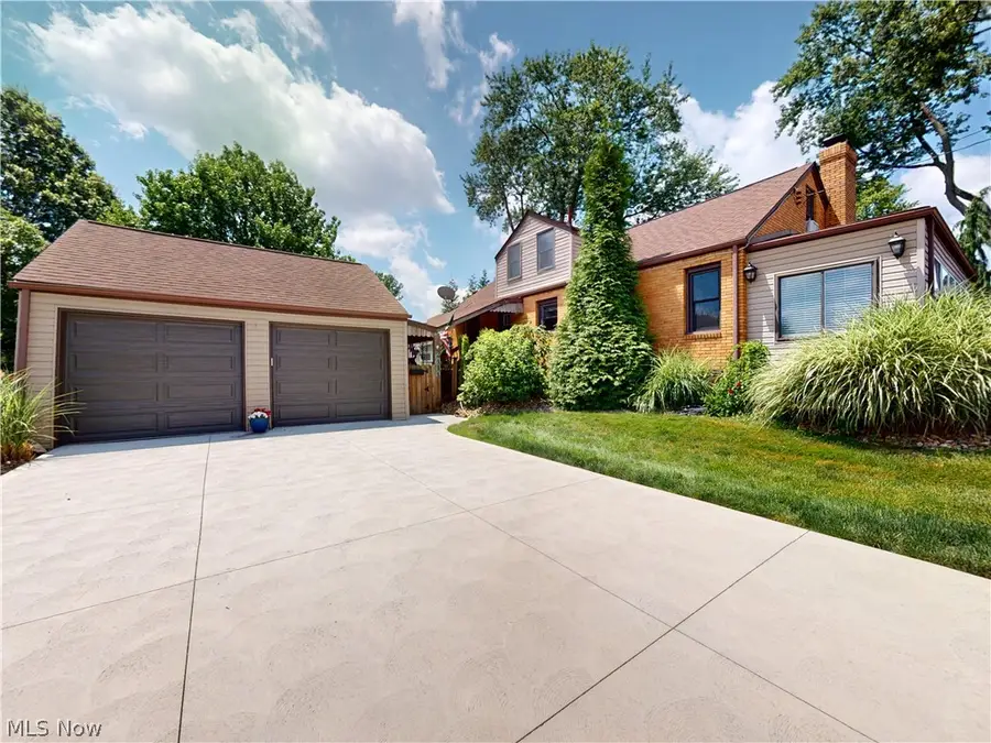 2414 Lakeside Nw Avenue, Canton, OH 44708 - #2