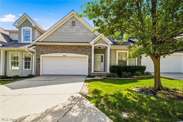 7025 Easton W Way, Concord Twp, OH 44060