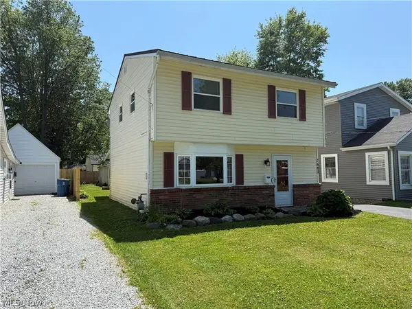 7682 Pinehurst Drive, Mentor on the Lake, OH 44060