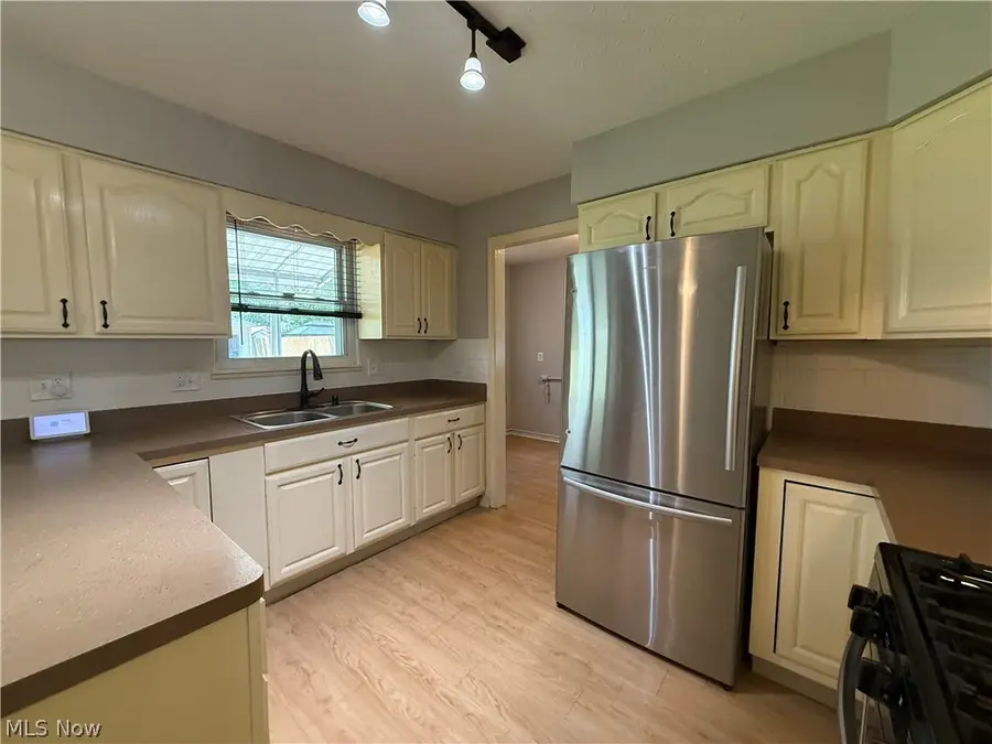 7682 Pinehurst Drive, Mentor On The Lake, OH 44060 - #2