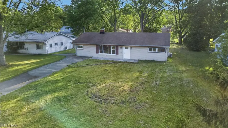 2476 Amberly Drive, Youngstown, OH 44511 - #3