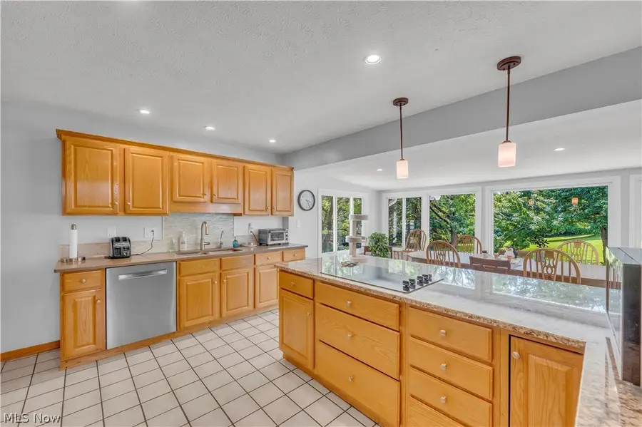 7170 Kingsview Road, Sagamore Hills, OH 44067 - #3