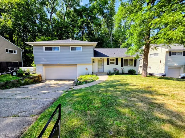 1585 Kingsley Avenue, Akron, OH 44313