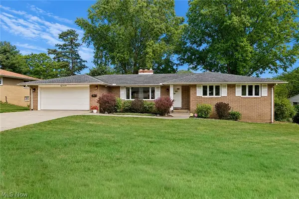 800 Woodview Ne Drive, Massillon, OH 44646
