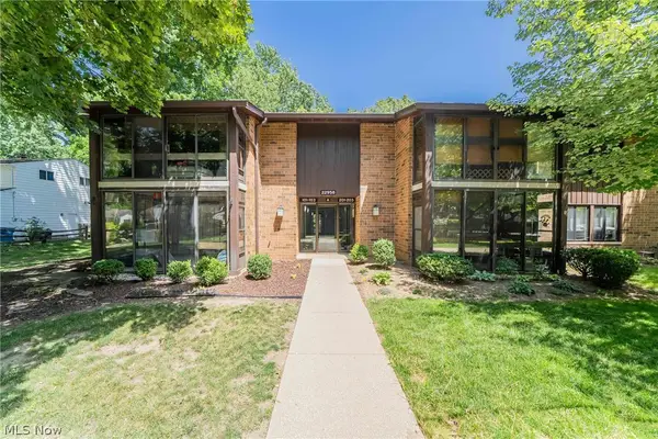 22958 Maple Ridge Road #102, North Olmsted, OH 44070