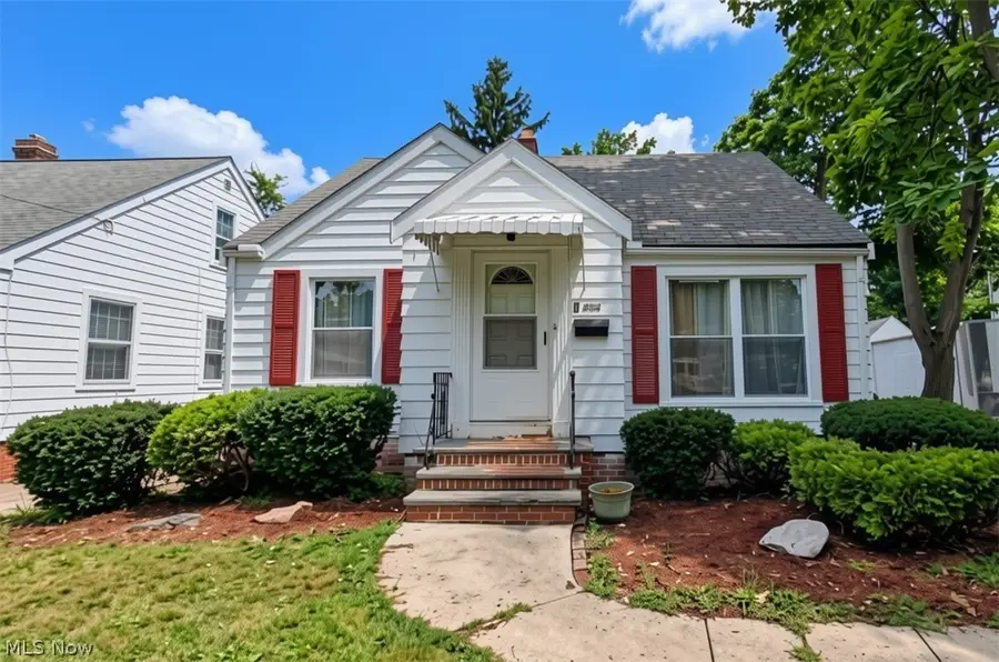 854 E 250 Street, Euclid, OH 44132 - #2