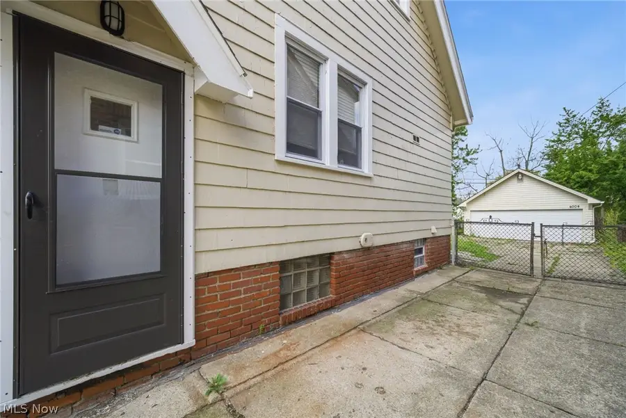 4004 E 154th Street, Cleveland, OH 44128 - #3