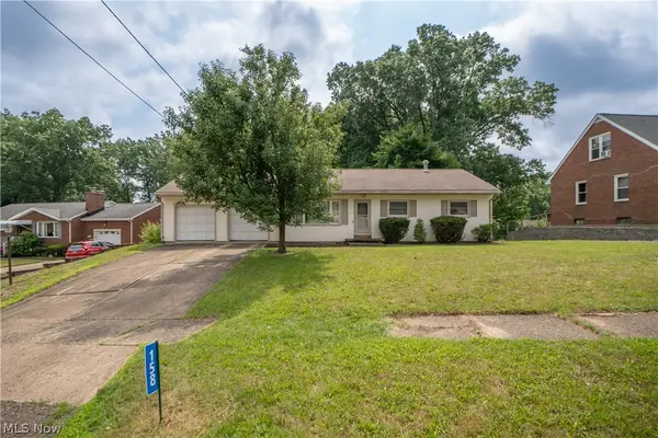 158 Miles Nw Avenue, Canton, OH 44708