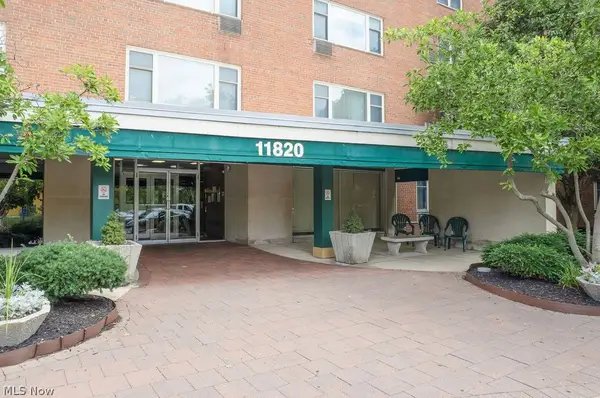 11820 Edgewater Drive #110, Lakewood, OH 44107