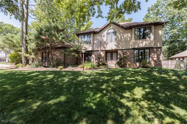 3854 Kings Mill Run, Rocky River, OH 44116