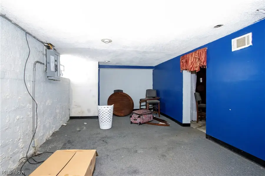 2106 Indiana Ne Way, Canton, OH 44705 - #2