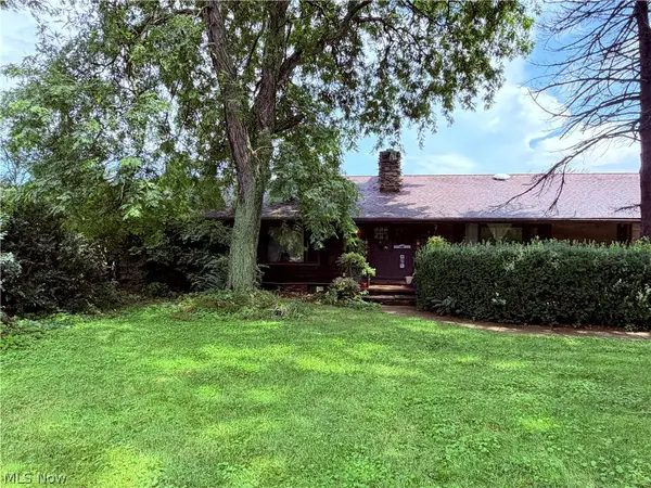 12276 Cleveland Nw Avenue, Uniontown, OH 44685