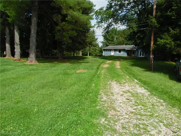 987 Hocking Road, Little Hocking, OH 45742