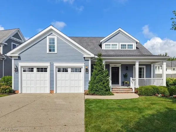 275 Falls Walk Way, Chagrin Falls, OH 44022